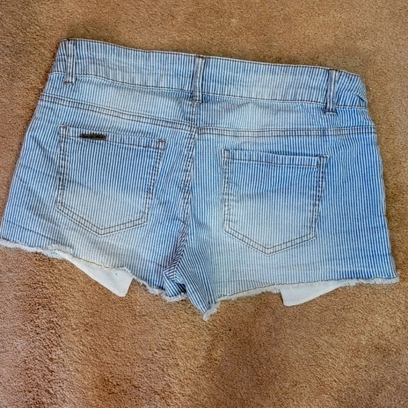 Celebrity Pink Shorts Pin Stripes Exposed Pockets sz 11 - Picture 2 of 5